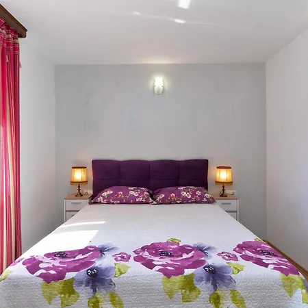 Apartment Zlata 2222 Pula