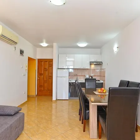 Zlata 2222 Apartman Pula